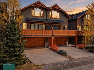 813 S 4th St #2, Canmore, AB T1W 2G9