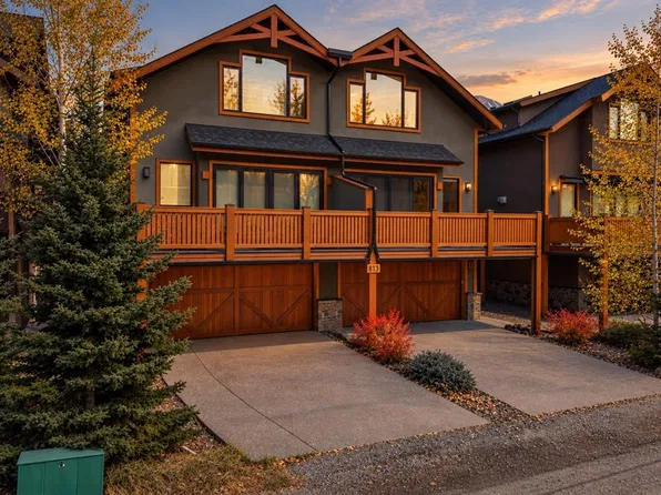 813 S 4th St #2, Canmore, AB T1W 2G9