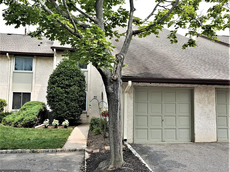 163 Thoreau Dr — Photo 3