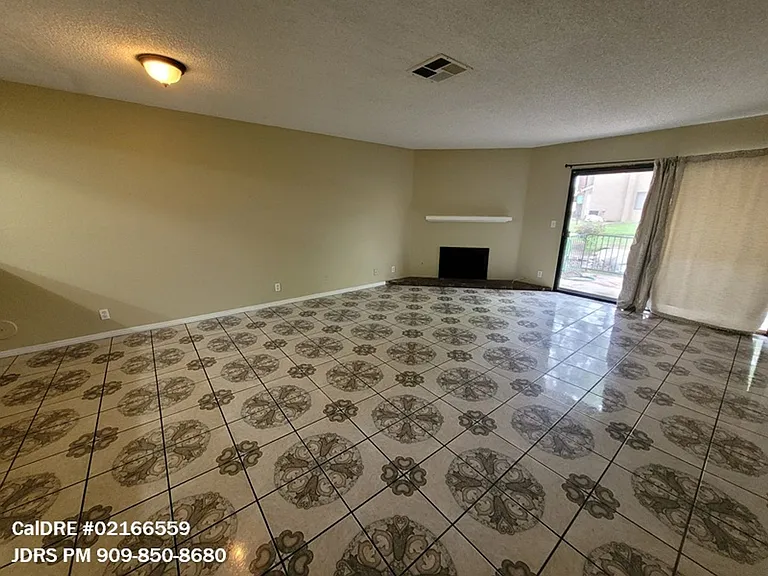 959 S Mountain Ave — Photo 5