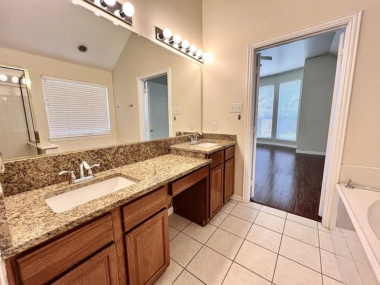 2902 Cedar Wood Dr — Photo 8