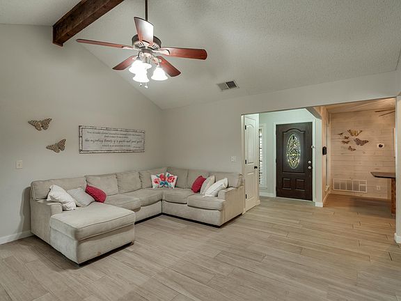 4th image of 2 Buttercup Cir