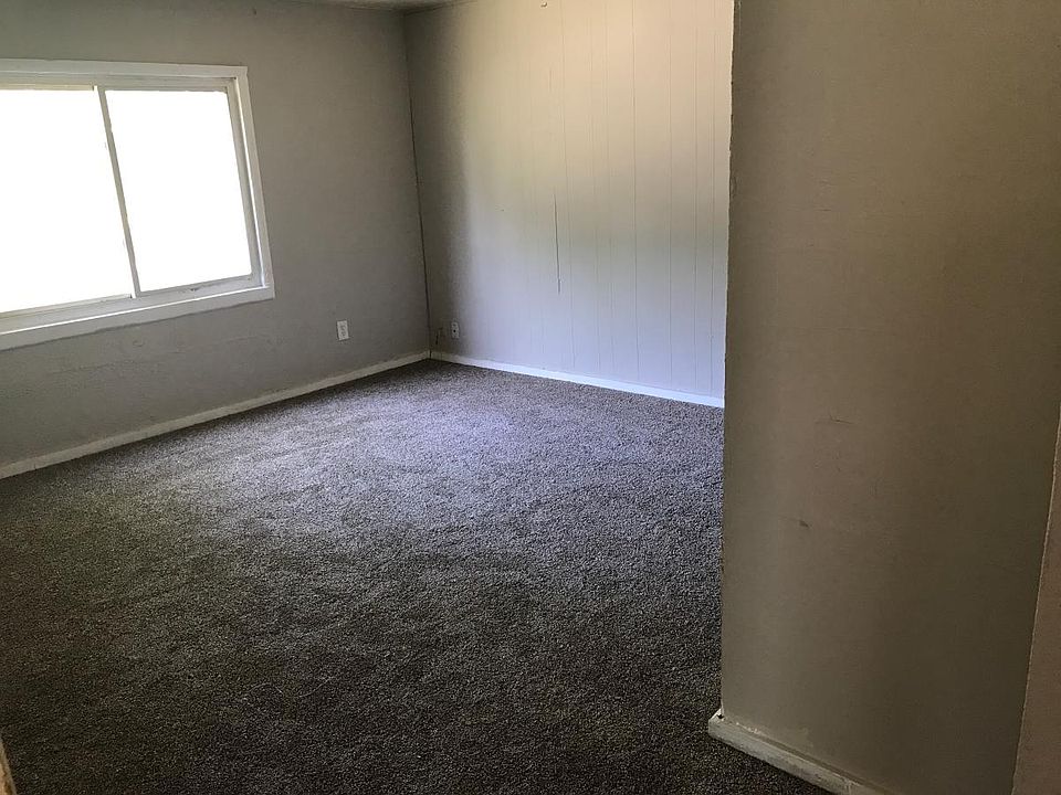 2nd image of 1048 SW Plass Ave