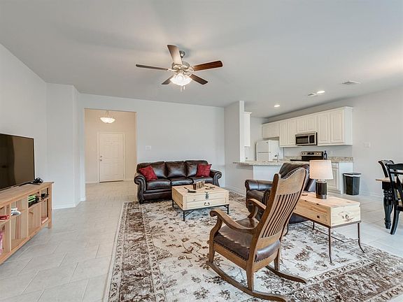5th image of 321 Lead Creek Dr
