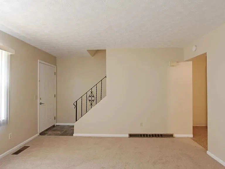 Maple Wayview — Photo 9