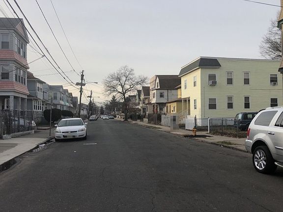 5th image of 129 Brookdale Ave