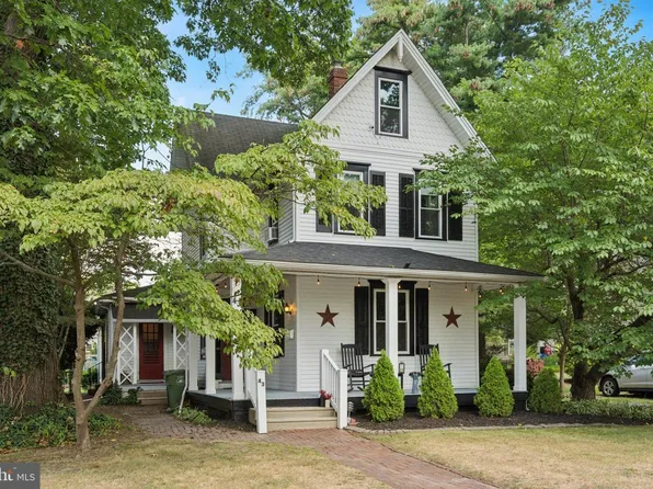 43 E Henry St, Palmyra, NJ 08065