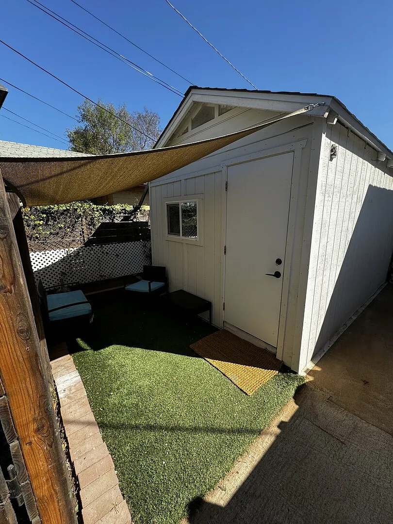 Charming studio nestled in Escondido's historic district — Photo 1