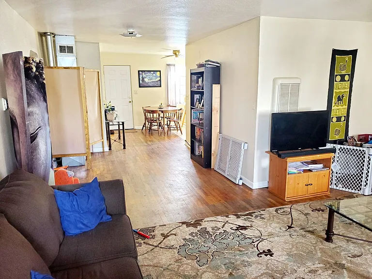 111 E Plum St — Photo 44