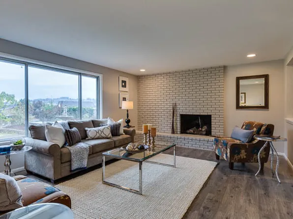 17460 SE Sunnyside Rd, Damascus, OR 97089