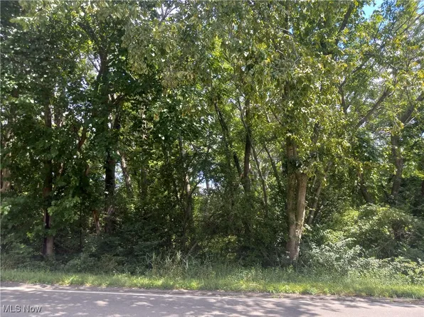 38th St NW, Canton, OH 44718