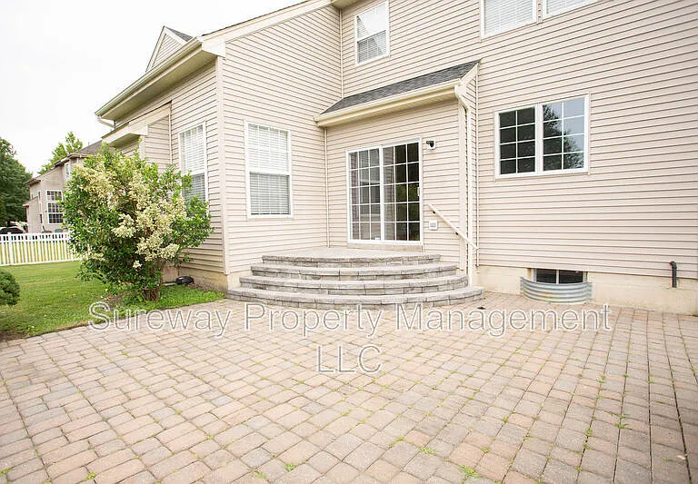 7 Amaryllis Ln — Photo 47