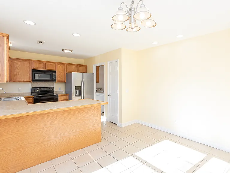 291 W Yoes Ln — Photo 4