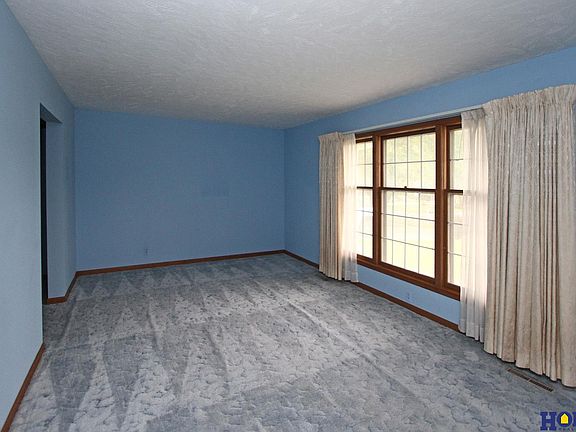 3rd image of 4110 Loveland Dr