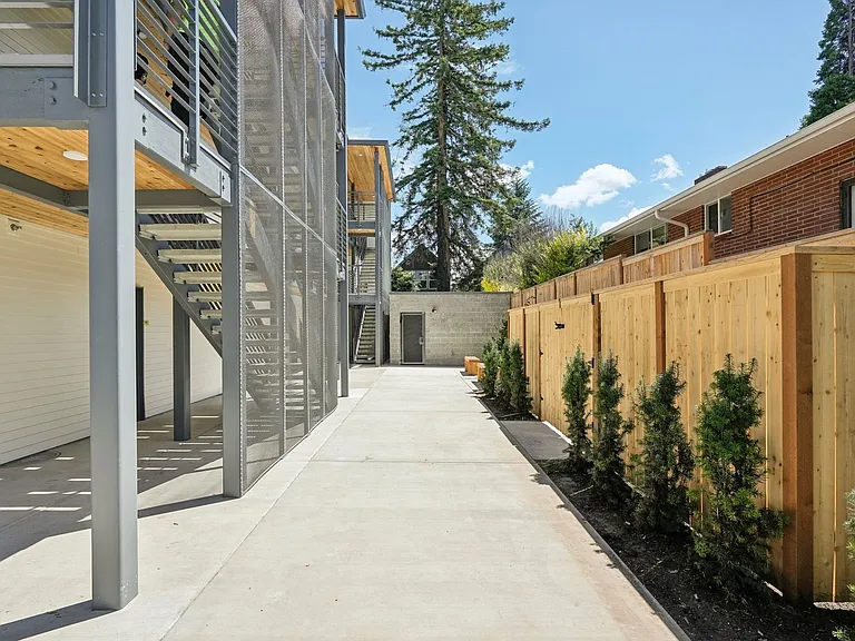 5480 NE 36th Ave — Photo 36