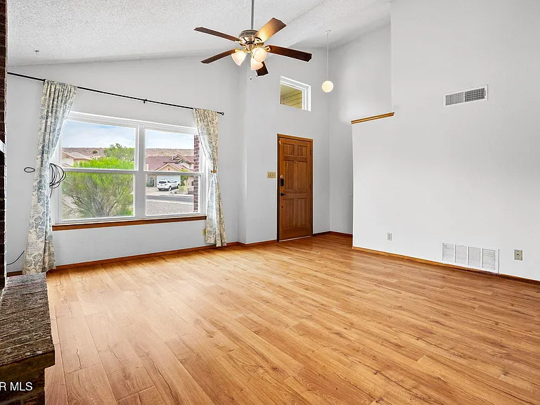 7609 Medano Dr — Photo 6