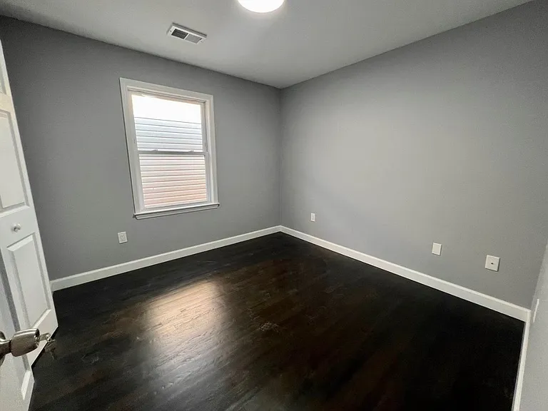 135 Oxford Ave #2 — Photo 15