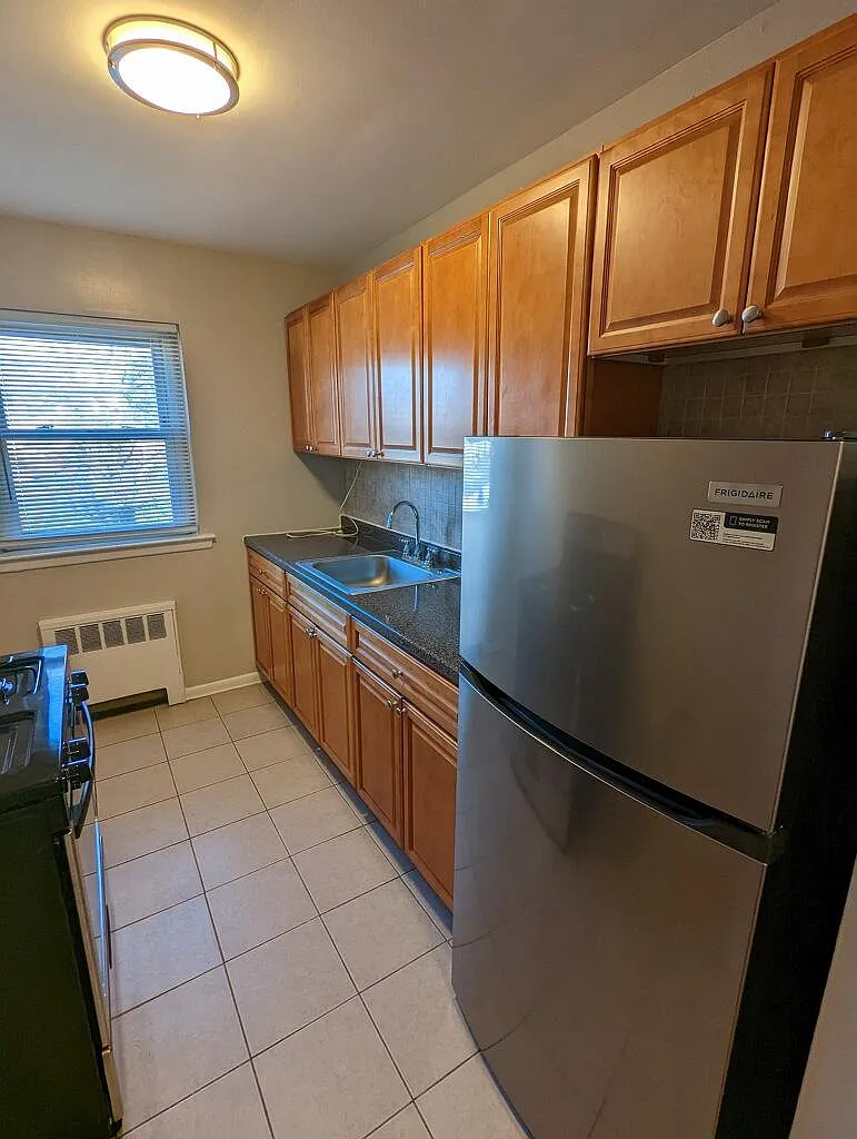 383 Washington Ct — Photo 4