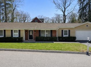 10 Fairview Dr, Yorktown Heights, NY 10598