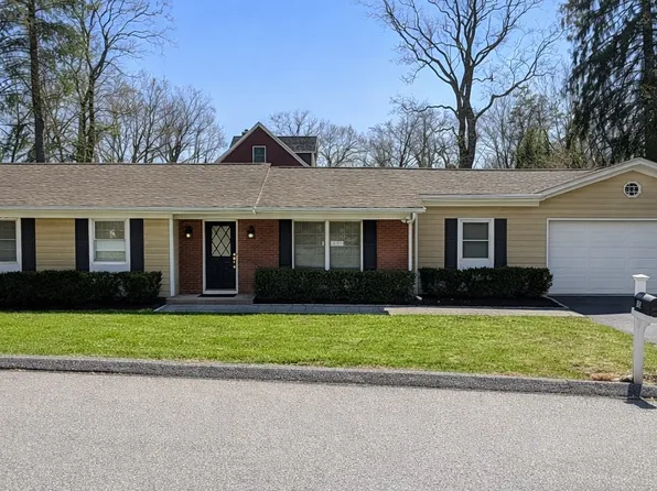 10 Fairview Dr, Yorktown Heights, NY 10598