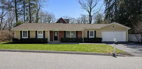 10 Fairview Dr Photo 1