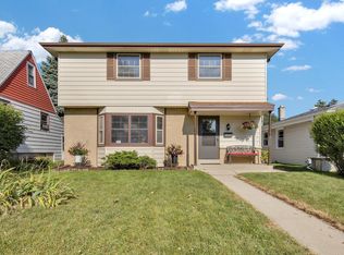 924 S 116th St, West Allis, WI 53214