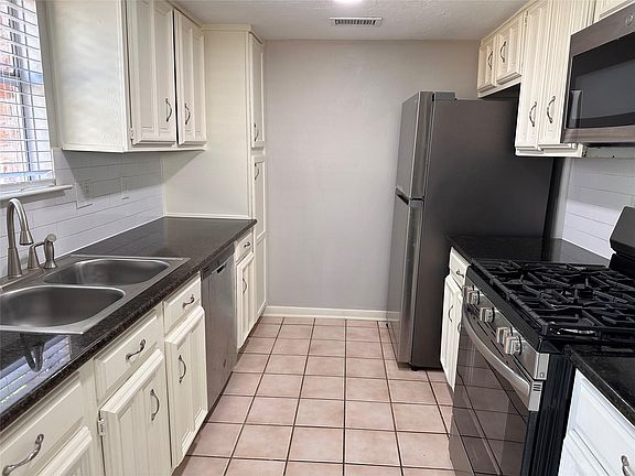4th image of 3323 Brookdale Dr