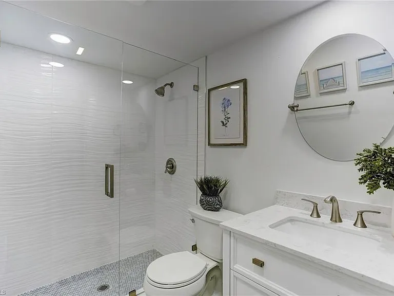 10842 Vanderbilt Dr — Photo 18