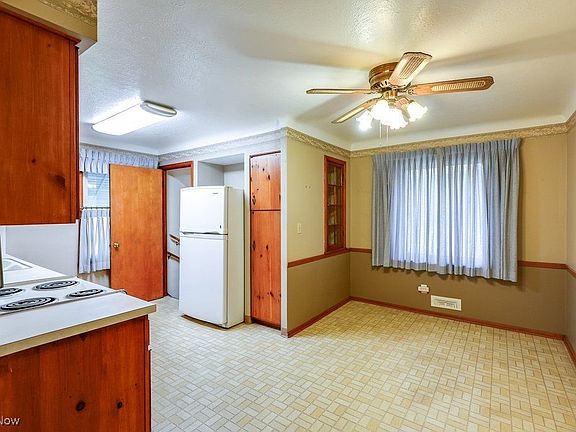 5th image of 4259 W 162nd St