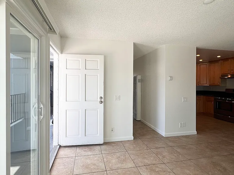2725 Calle Del Comercio #B — Photo 26