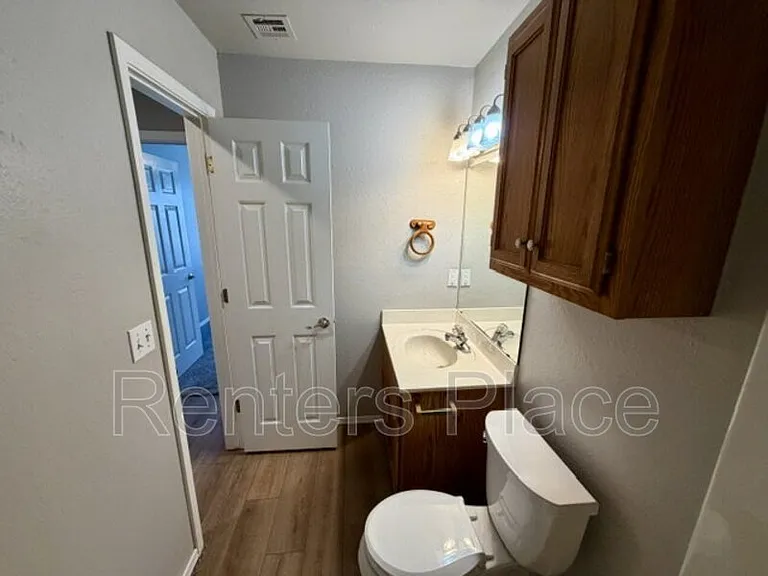 312 W Sycamore St — Photo 13