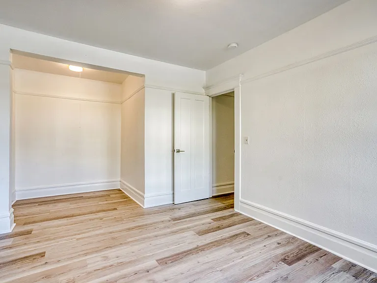 Raintree Apartments — Photo 9