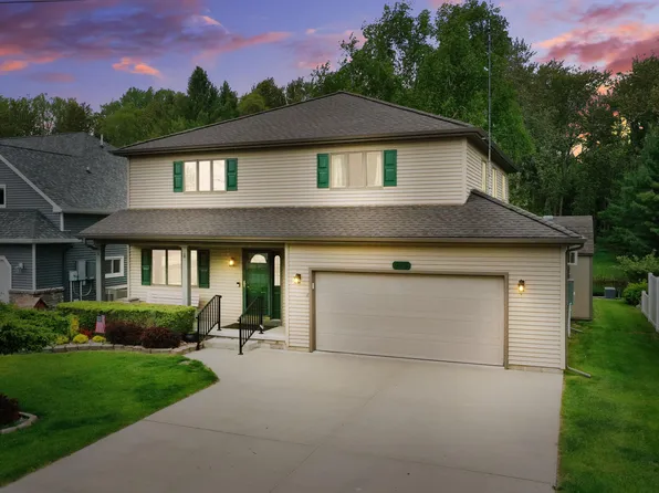 944 Long Point Dr, Houghton Lake, MI 48629