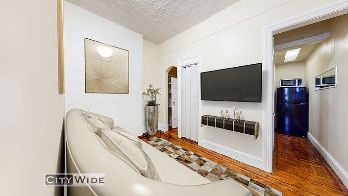 1st image of 131 E 45th St #3FE