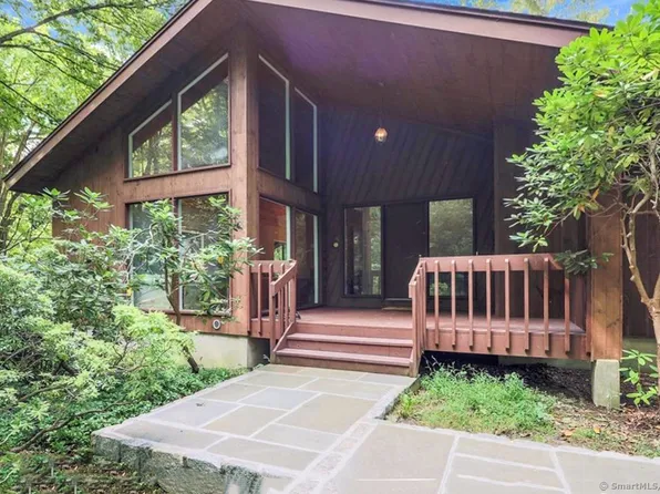 4 West Trail, Stamford, CT 06903