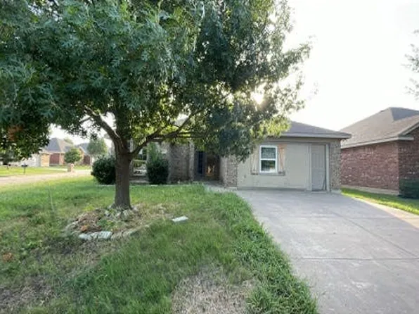 720 Lakeview Dr, Alvarado, TX 76009
