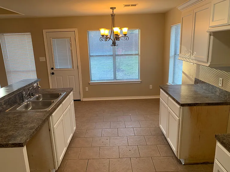 211 Patricia Ct — Photo 5