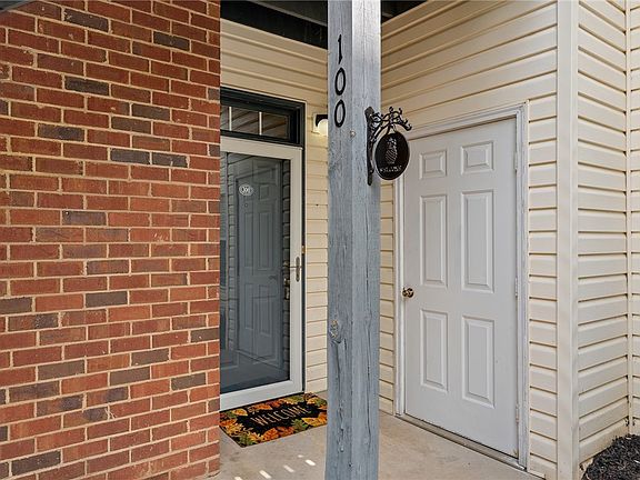 3rd image of 111 Wexford Dr Unit 100