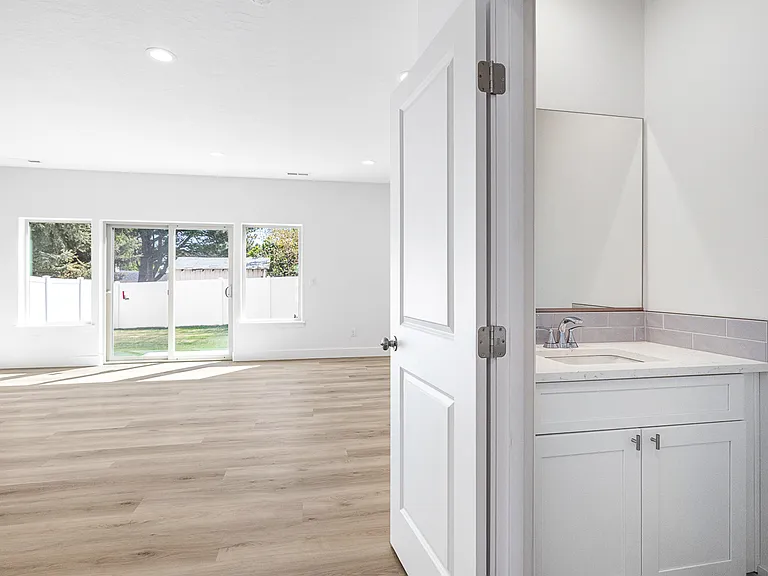 1163 S Underwood St #110 — Photo 5