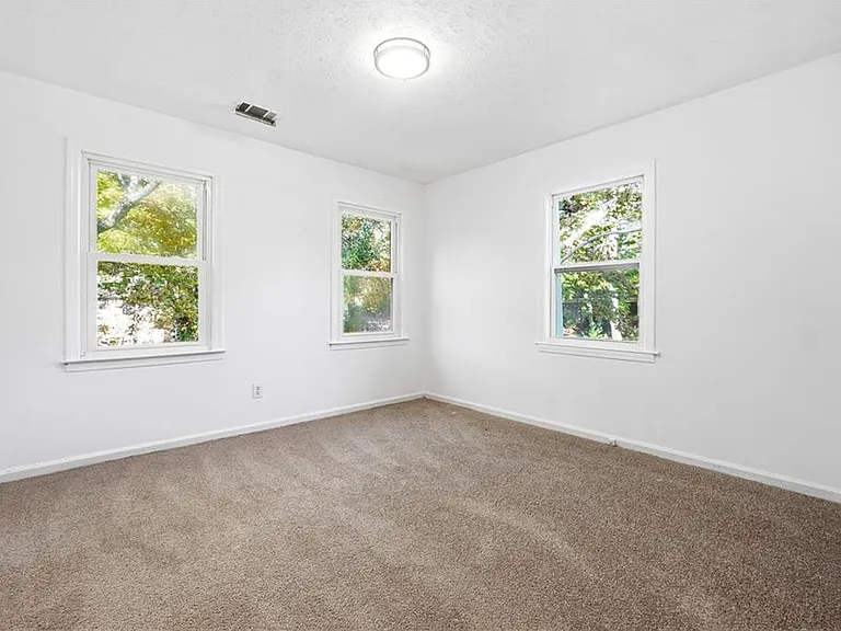 6917 Laurelwood Dr — Photo 7