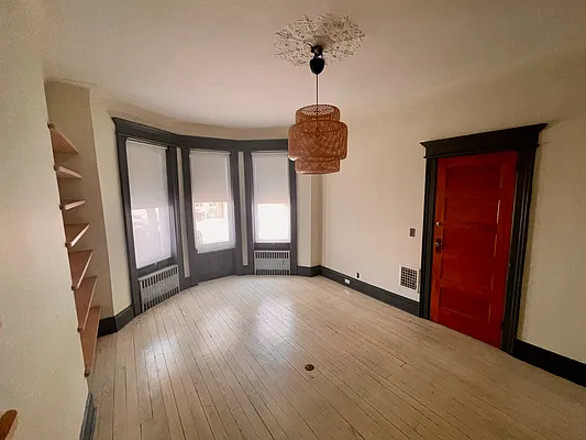 Rented by Evergreen Realty & Investments | media 11