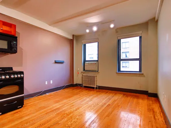11 Waverly Pl APT 7G, New York, NY 10003