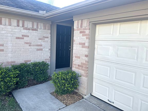 3rd image of 329 Windward Dr