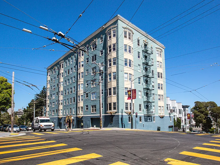300 Buchanan — Photo 4