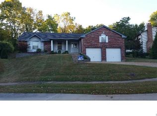2376 Greenberry Hill Ln, Chesterfield, MO 63017