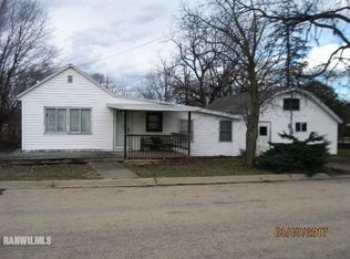 402 Grove St, Lena, IL 61048