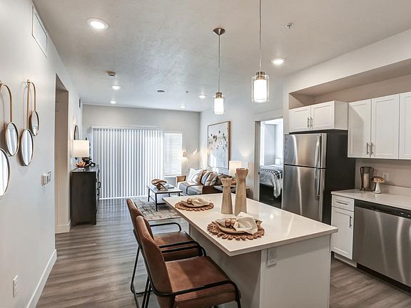 3rd image of 3697 S Riverdale Rd #2B-2Ba-882Sqft