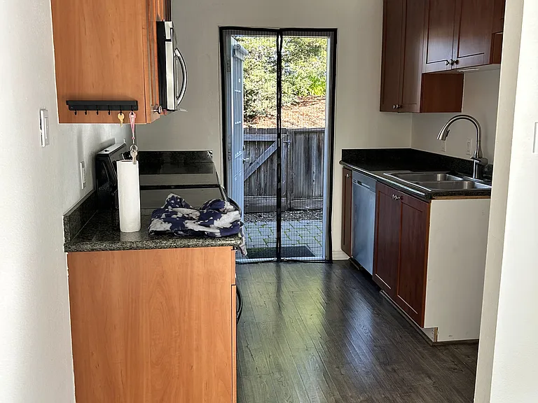 1640 Yardley St — Photo 7