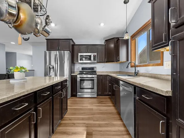 23 Harmony Blvd, Surrey, ND 58785