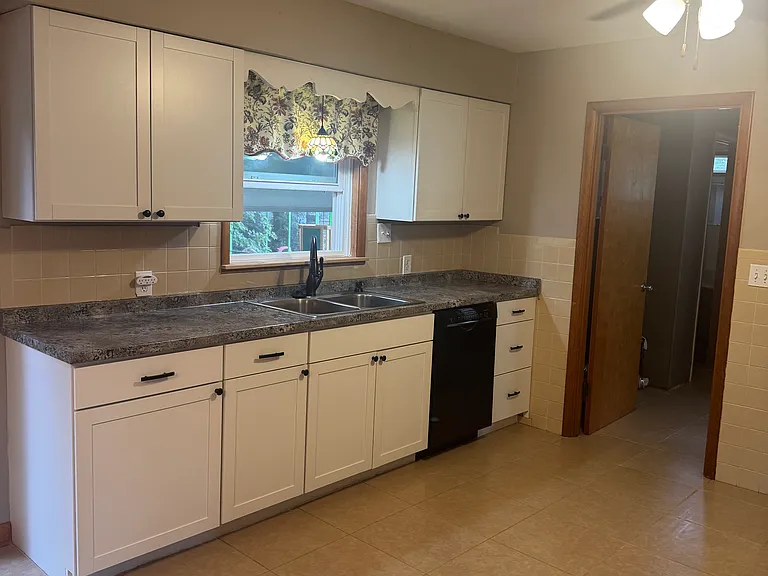 1003 E Mondy St — Photo 10